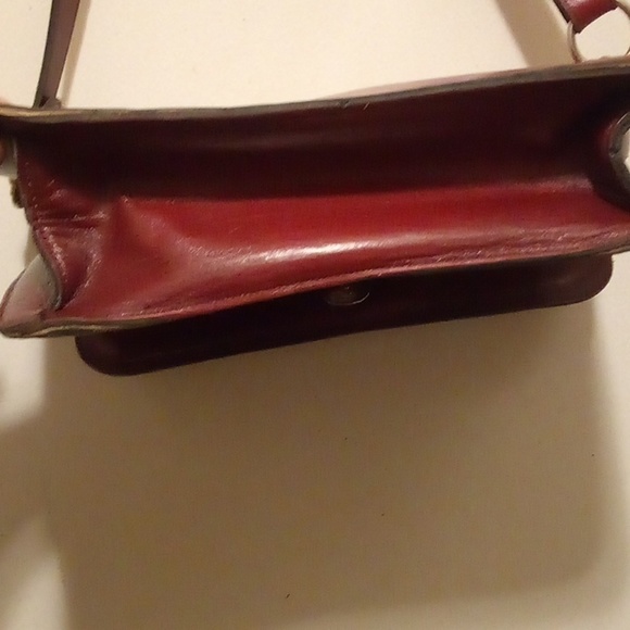 Handmade Leather Etienne Aigner Red Burgundy Messenger Shoulder Bag - Picture 5 of 15